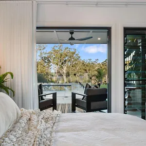 https://ridge-retreat-guest-suites-in-middle-ridge.queenslandhotels.net